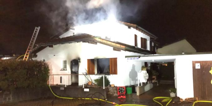 Ein Hausbrand in Zufikon ZH. Hausbrand