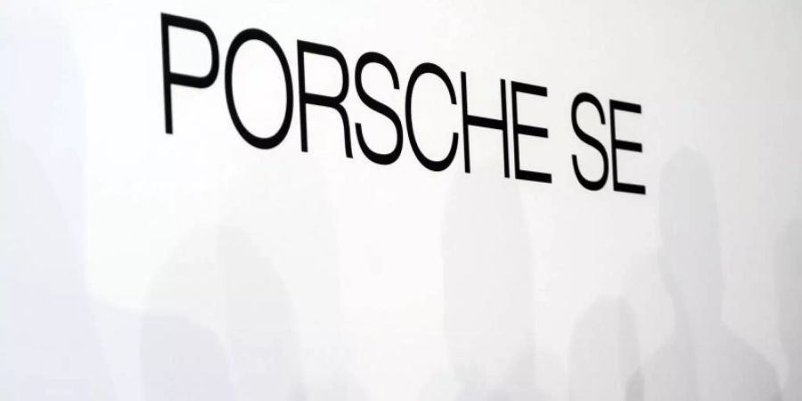 Aktionäre der VW-Holding Porsche SE müssen im Streit um mögliche Schadenersatzansprüche wegen des Dieselskandals weiter auf eine Entscheidung warten. Foto: Lino Mirgeler/dpa