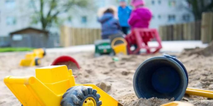 In einer Kita in Allschwil BL soll es am 6. Dezember zu einem sexuellen Übergriff auf ein Kind gekommen sein. Kita Kinder spielen