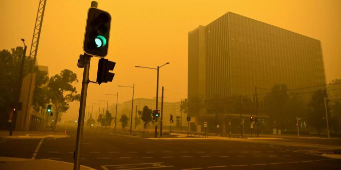 Verlassene Strassen in der australischen Hauptstadt Canberra. Smoke haze in Canberra