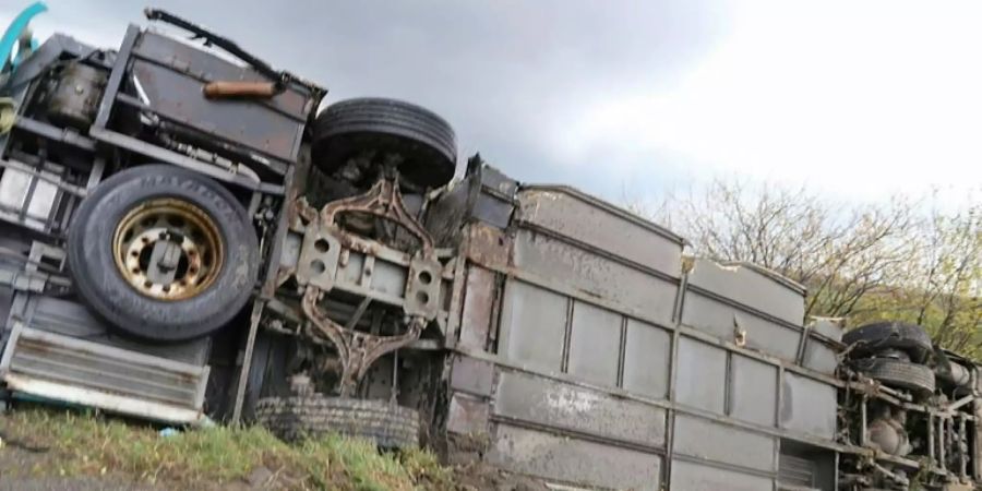 Umgestürzter Bus nahe Nitra