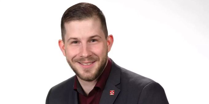 Der 30-jährige Florian Gerber ist am Wahlwochenende nicht zum Berner Ständerat, aber zum Parteipräsidenten der Partei national orientierter Schweizer (PNOS) gewählt worden. (Archiv) Florian Gerber