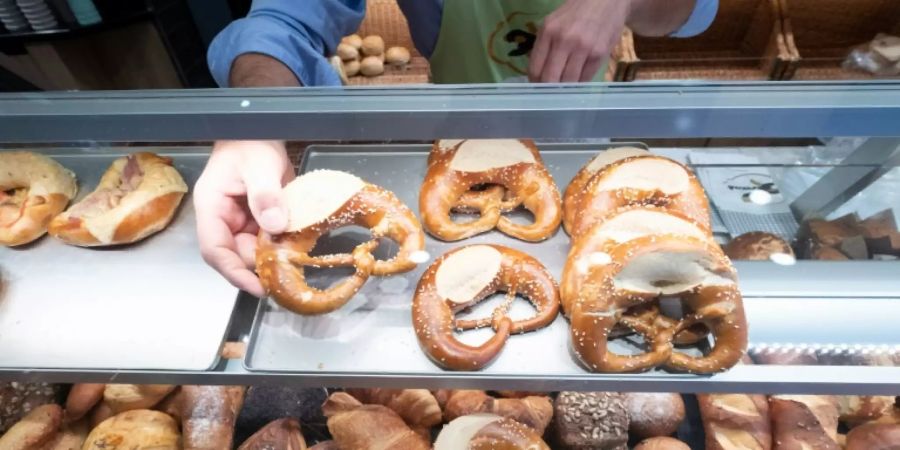 Backwaren in einer Auslage in Stuttgart