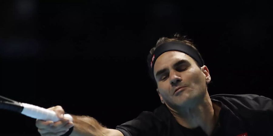 Vergeblich gestreckt: Roger Federer verlor sein Auftaktspiel an den ATP Finals in London gegen Dominic Thiem