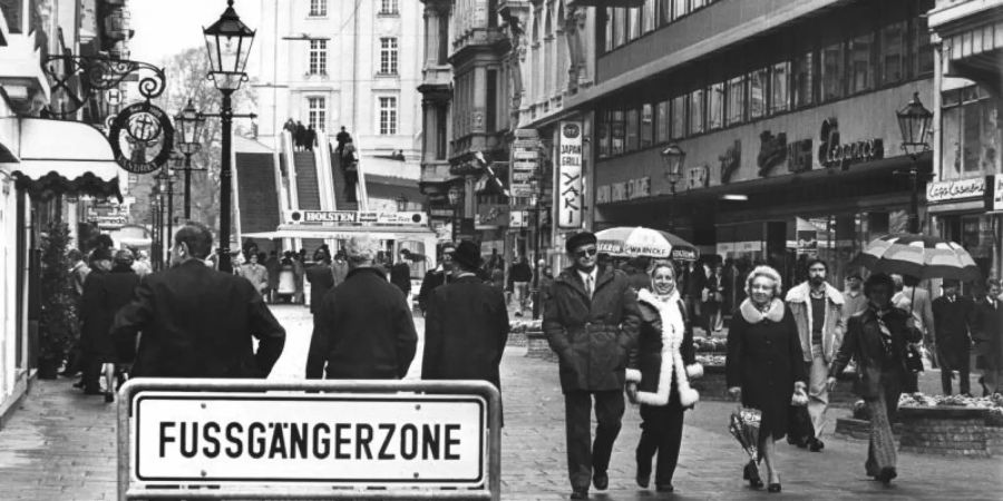 Fussgängerzone in Hamburg 1974. Foto: Werner Baum/dpa