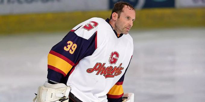 Petr Cech machte bei seinem Eishockey-Debüt eine gute Figur. petr ?ech