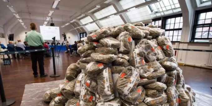 Sichergestelltes Marihuana im Zollfahndungsamt München. Foto: Peter Kneffel/dpa Sichergestelltes Marihuana im Zollfahndungsamt München. Foto: Peter Kneffel/dpa