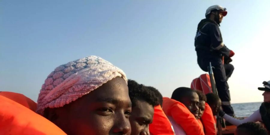 Gerettete Flüchtlinge auf dem Mittelmeer
