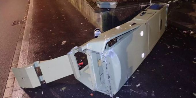 Der Raser hatte den Blitzerkasten umgefahren. Raser