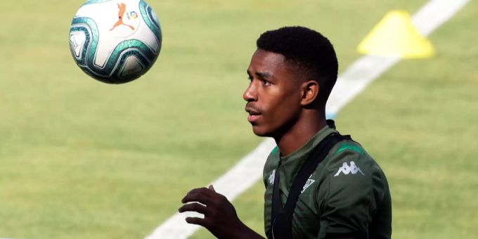 Júnior Firpo wechselte im Sommer 2019 von Betis Sevilla zum FC Barcelona. FC Barcelona