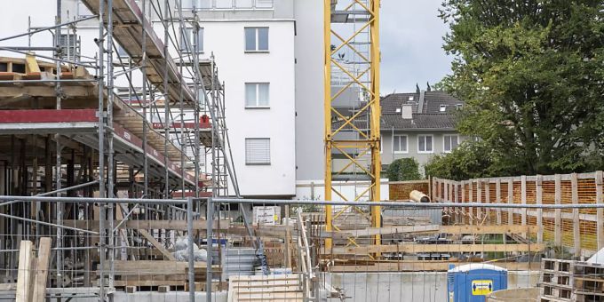 Der Bauboom führt in einigen Regionen zu tieferen Mietzinsen. (Archivbild) Mietzins tiefer 2020