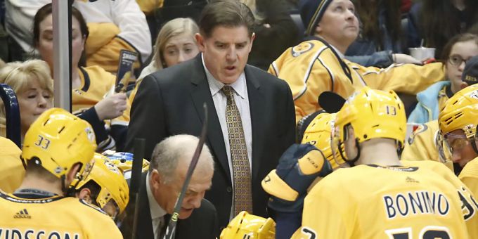 Peter Laviolette (Bildmitte) wurde als Trainer der Nashville Predators entlassen. NHL New Jersey Devils