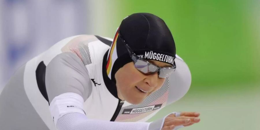 Claudia Pechstein hat mit einem sechsten Platz im Massenstartrennen das beste Saison-Resultat der deutschen Eisschnellläufer geschafft. Foto: Sergei Grits/AP/dpa