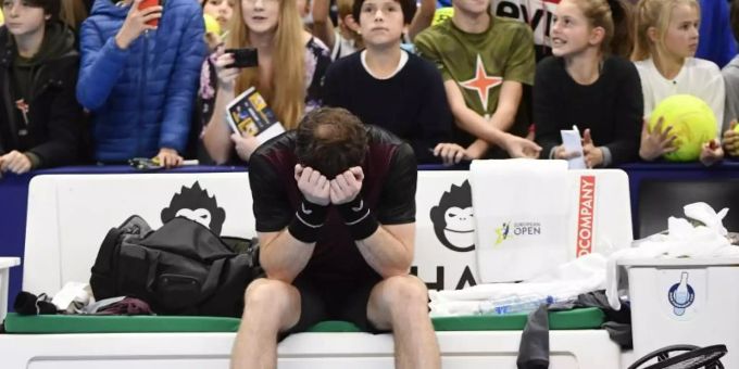 Andy Murray vergoss nach seinem Turniersieg in Antwerpen Freudentränen. Foto: John Thys/Belga/dpa Andy Murray vergoss nach seinem Turniersieg in Antwerpen Freudentränen. Foto: John Thys/Belga/dpa