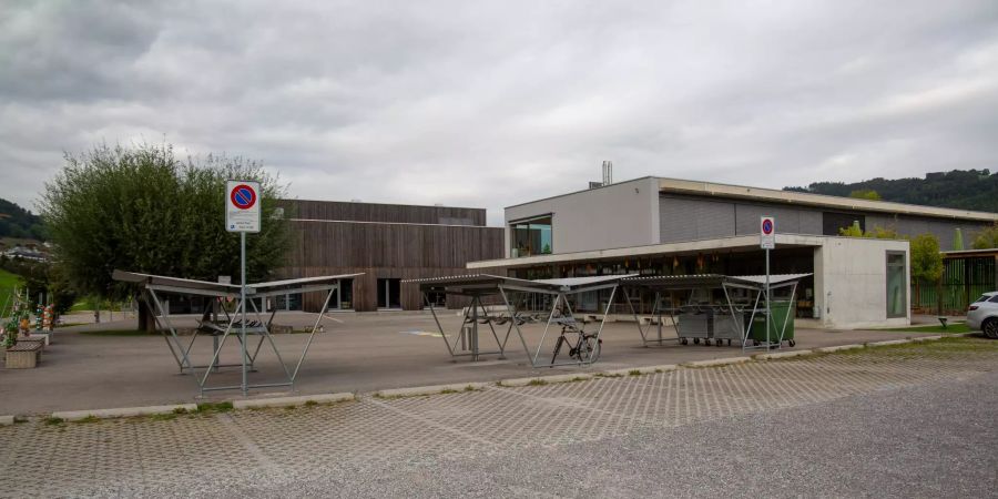Das Schulhaus in Toffen.