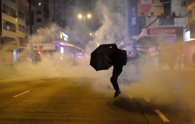 Zusammenstössen zwischen Demonstranten und der Polizei gekommen. proteste hongkong