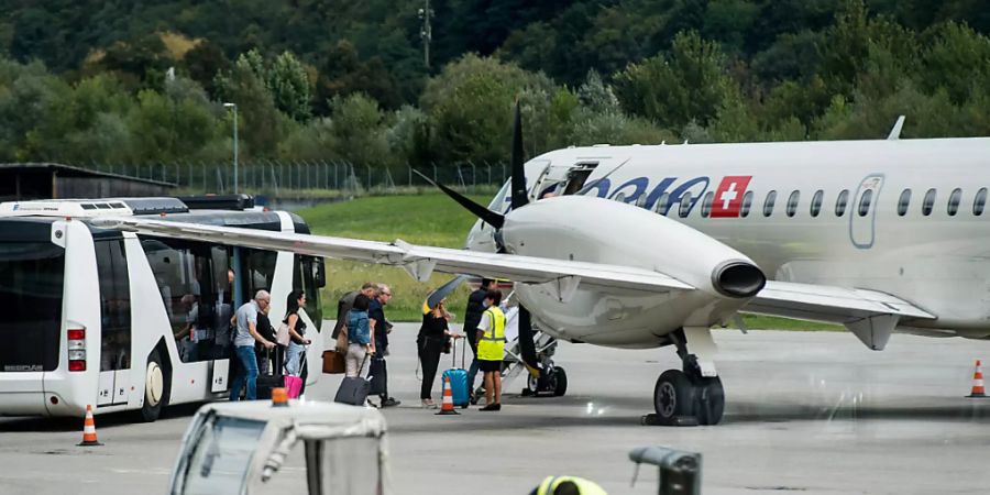 Der Flugbetrieb zwischen Zürich und Lugano ist auch für das Wochenende abgesagt. Die slowenische Fluggesellschaft Adria Airways bleibt wegen Geldmangels auch am Samstag und Sonntag am Boden. (Archiv)