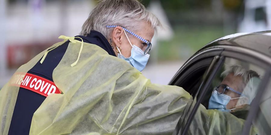 Ein Drive-In Test-Zenter in Yverdon-les-Bains (Archivbild)