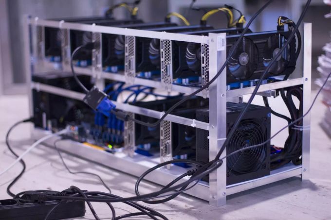 Grundsätzlich kann jeder selbst Bitcoins «schürfen» – um einen Ertrag zu erzielen muss aber ein ziemlicher Aufwand betrieben werden. Bitcoin
