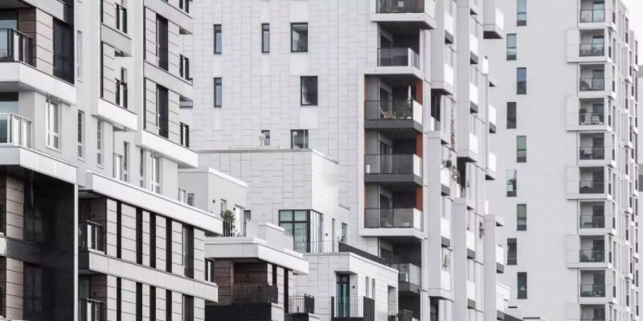 Gut ein Viertel der Haushalte in deutschen Grossstädten muss mindestens 40 Prozent des Einkommens für Warmmiete und Nebenkosten aufwenden. Foto: Marcel Kusch/dpa