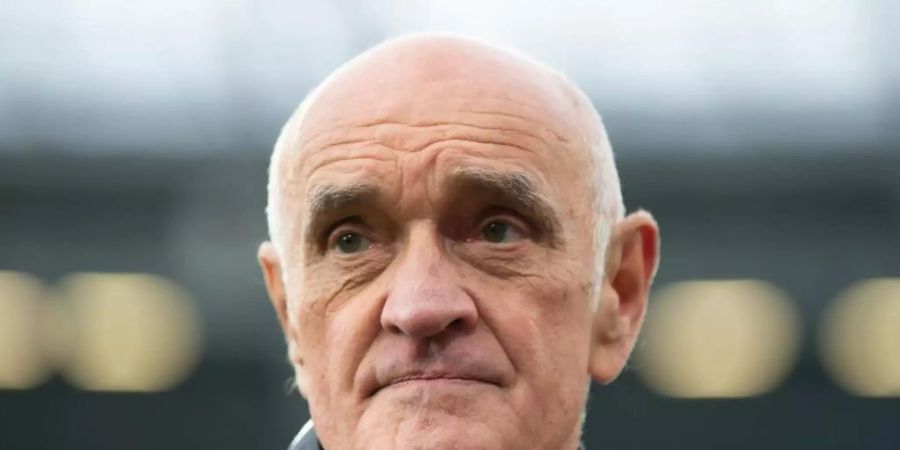 96-Mehrheitsgesellschafter Martin Kind blickt zwiespältig auf die neue Saison in der 2. Liga. Foto: Swen Pförtner/dpa