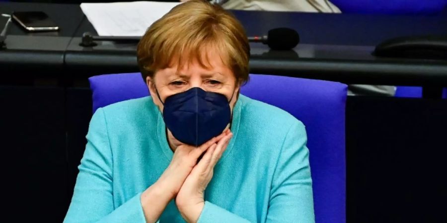 Kanzlerin im Plenum