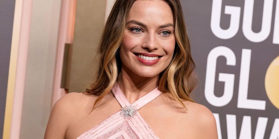 Margot Robbie übernimmt die Rolle der langbeinigen Plastikpuppe.