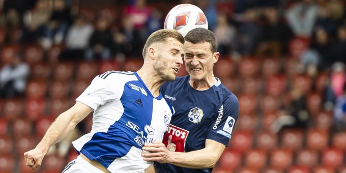 Giotto Morandi (GC) im Zweikampf mit Pius Dorn (FC Luzern) in der Super League. FC Luzern GC