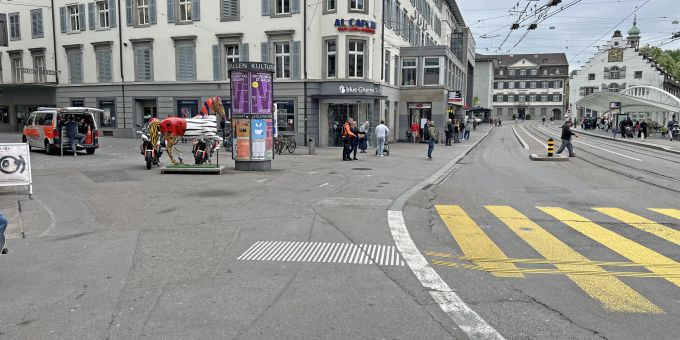 St. Gallen - Fussgängerin (84) von Lieferwagen erfasst