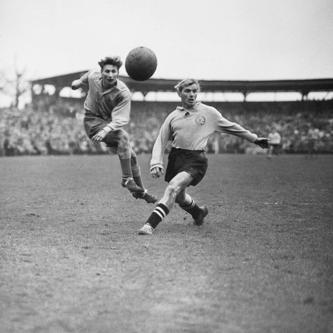 Das alte Wankdorf (hier beim Cup-Final zwischen Locarno und La Chaux-de-Fonds) wird ab 1951 für die WM 1954 umgebaut. Wankdorf