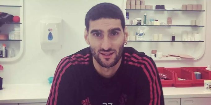 Afro-Look ade - Fellaini mit Kurz-Haarschnitt