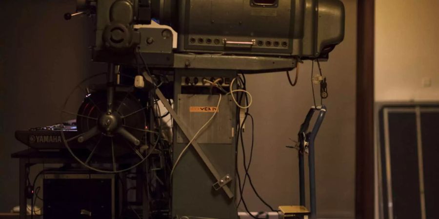 Alter Filmprojektor an einer Ausstellung - Keystone