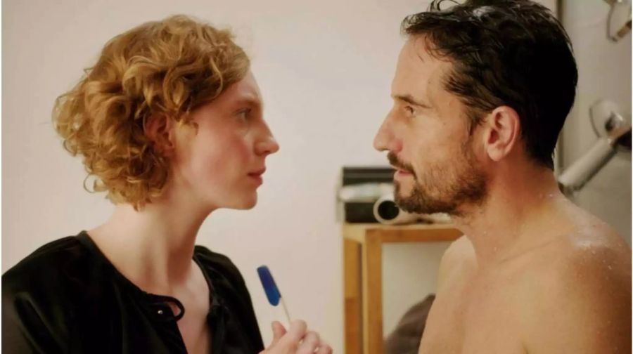 Stedefreund (Oliver Mommsen, 48) und TV-Kollegin Linda Selb (Luise Wolfram, 30).