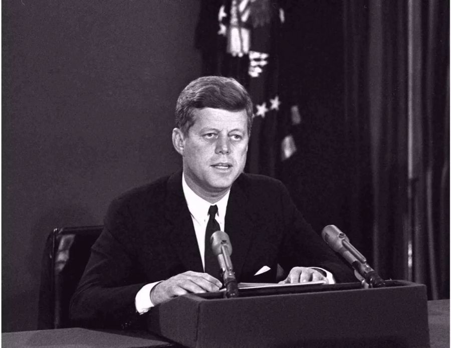 Er war Amerikas beliebtester Präsident: John F. Kennedy bei einer Rede.