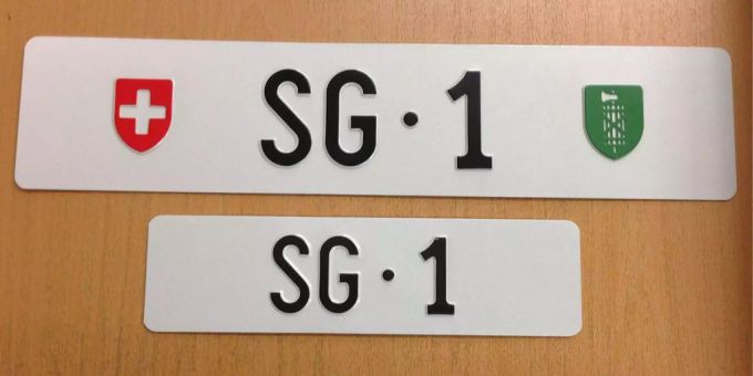 Das Autokontrollschild SG 1 wurde 2015 für 135'000 Franken versteigert. Das Autokontrollschild SG 1.