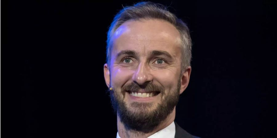 Jan Böhmermann, TV-Entertainer, nimmt an einer Vernanstaltung teil.