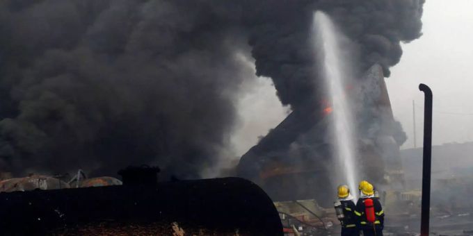 Feuerwehrmänner im Einsatz in China. (Symbolbild) Feuerwehrmänner im Einsatz in China.