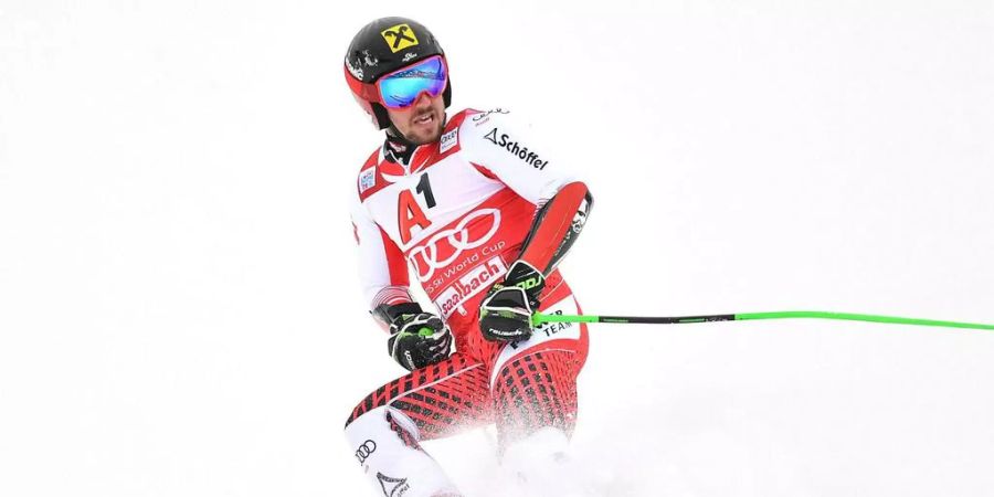 Marcel Hirscher kommt in Saalbach im Ziel an.