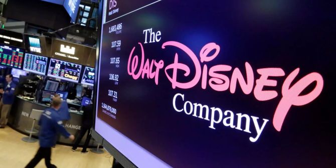 Das Logo von Walt Disney auf einem Bildschirm in der Börse in New York.