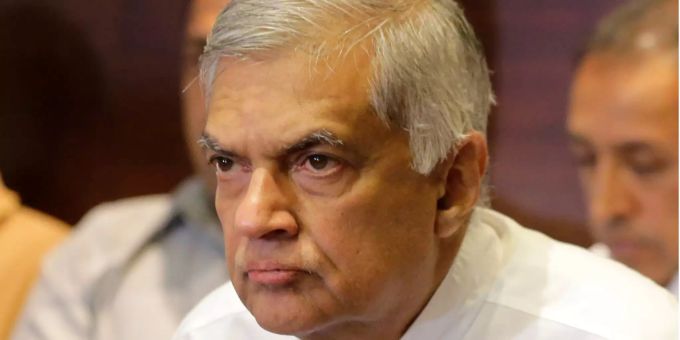 Ranil Wickremesinghe, entlassener Premierminister von Sri Lanka, nimmt an einer Pressekonferenz teil. Ranil Wickremesinghe, entlassener Premierminister von Sri Lanka, nimmt an einer Pressekonferenz teil.