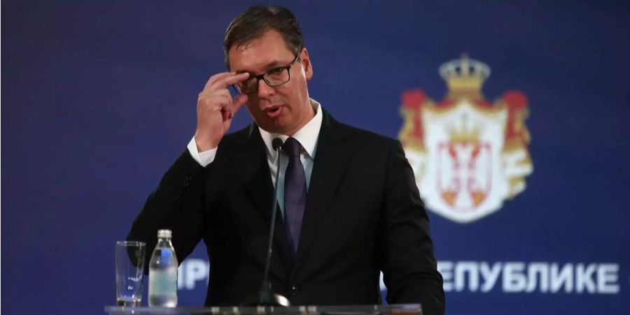 Der serbische Ministerpräsident Aleksandar Vucic spricht während einer Pressekonferenz in Belgrad.