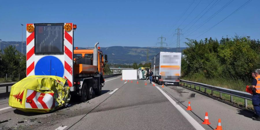 Bei Derendingen SO prallt ein Lieferwagen in ein Unterhaltsfahrzeug.