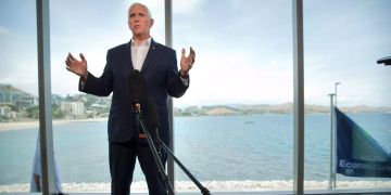US-Vizepräsident Mike Pence spricht während einer informellen Pressekonferenz im Apec-Haus zu den Journalisten.