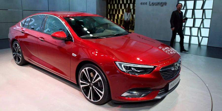 Ein Opel Insignia wird am Genfer Autosalon ausgestellt.