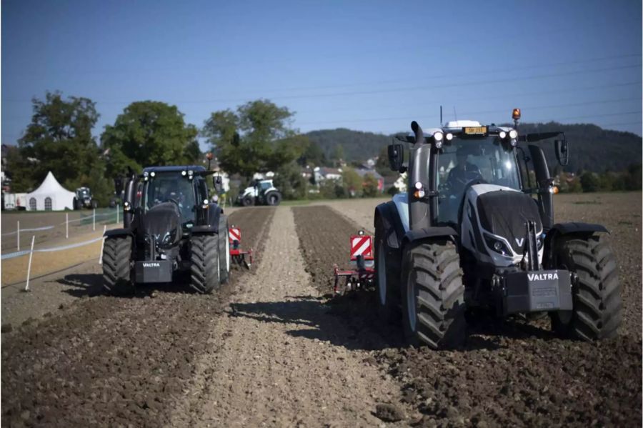 Auf der Swiss Future Farm kommt die digitale Technik in Feld und Stall zum Einsatz - Keystone