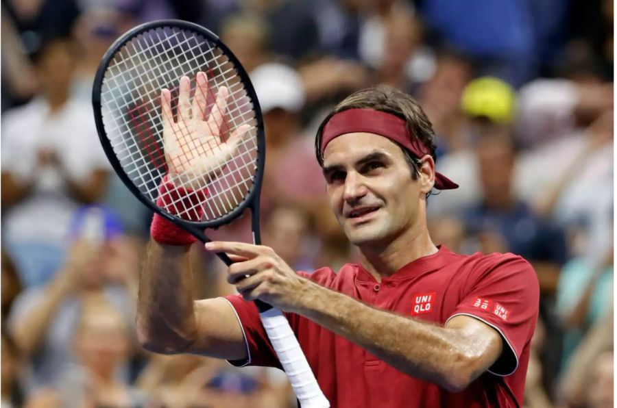 Roger Federer jubelt nach seinem Einzug in die 2. Runde der US Open.