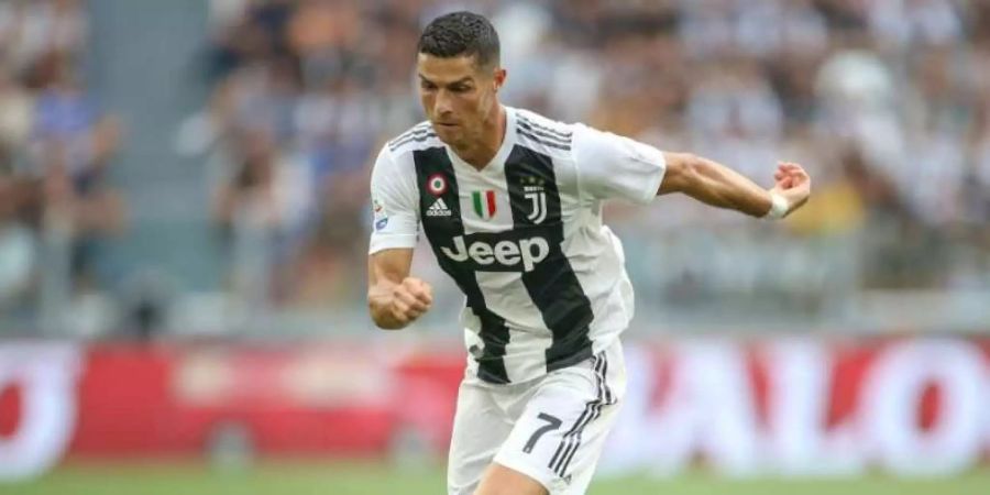 Cristiano Ronaldo in einem Trikot von Juventus Turin in Aktion.