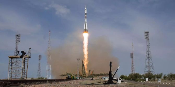 Die Sojus-FG Startrakete mit dem Raumfahrzeug Sojus startet zur Internationalen Weltraumstation von dem Kosmodrom Baikonur.