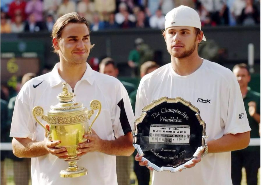 Andy Roddick werden wir in dieser Galerie mehrmals antreffen. Hier beim Wimbledon-Triumph von Roger Federer 2004. Resultat: 4:6, 7:5, 7:6, 6:4.