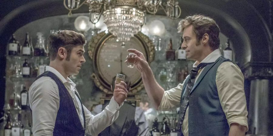 Hugh Jackman (rechts) als PT. Barnum und Zac Efron als Phillip Carlyle in einer Szene des Films «The Greatest Showman».